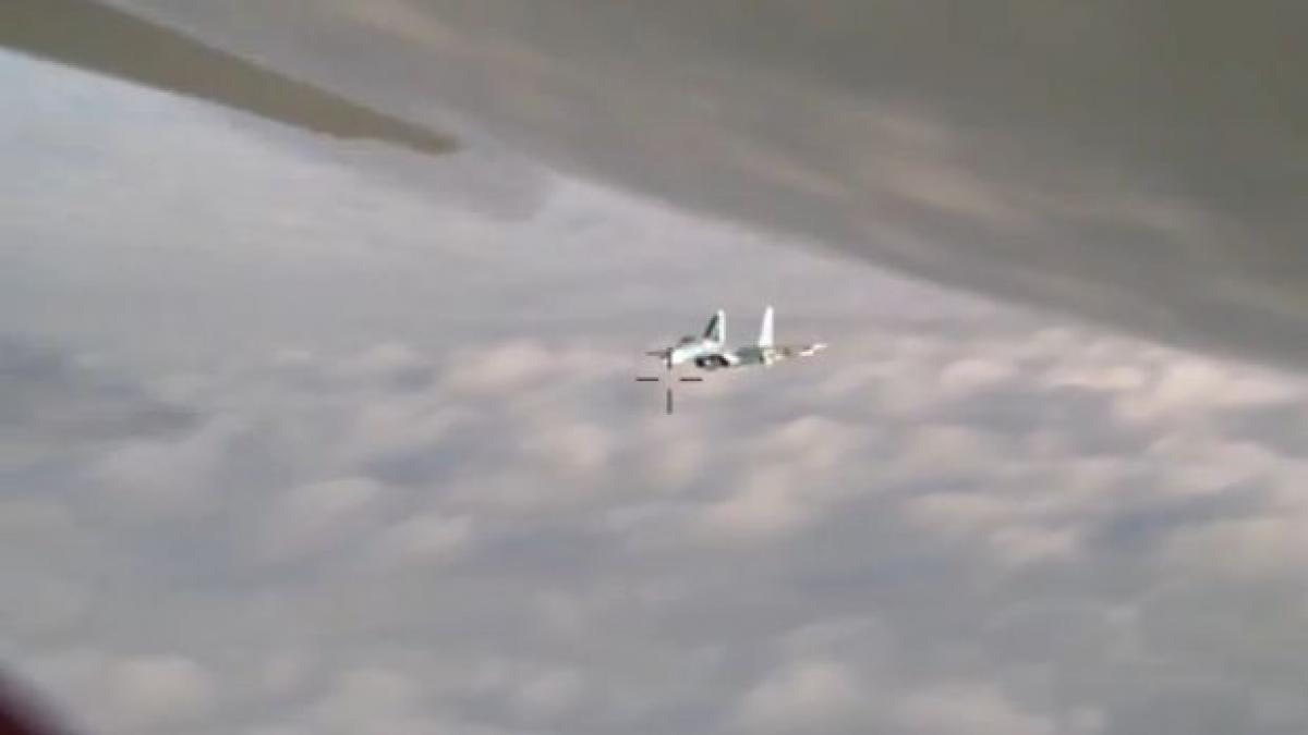 imaginile care arata ce face un avion rus deasupra marii baltice video