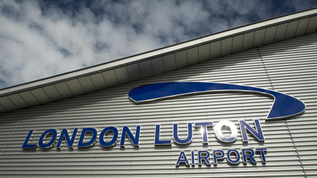 update alarma de incendiu pe aeroportul luton din londra