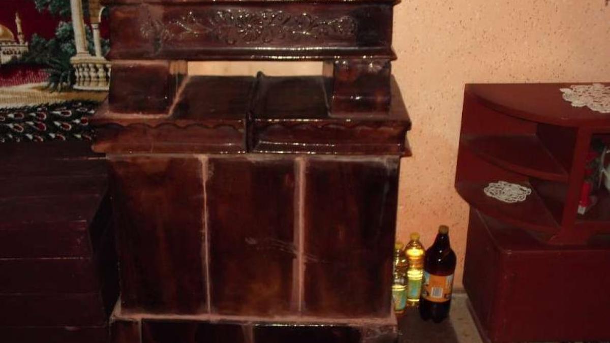 hotilor nu le a venit sa creda cand au deschis usa sobei cati bani avea ascunsi inauntru un batran