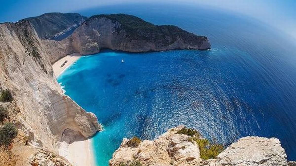 noul premier grec declara razboi turismului all inclusive taxe mai mari pentru hotelurile care