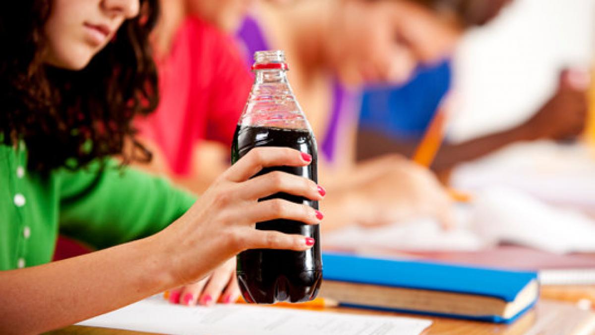 ce se intampla in corpul fetitelor care beau sucuri are o legatura stransa cu o boala incurabila