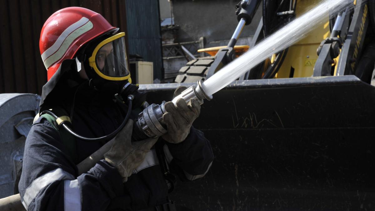 un barbat din bucuresti a murit ars de viu in apartamentul sau vecinii spun ca obisnuia sa bea