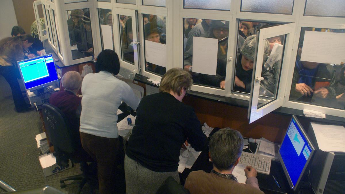 veste buna pentru bugetari cu cat va fi majorat salariul minim incepand din 2016