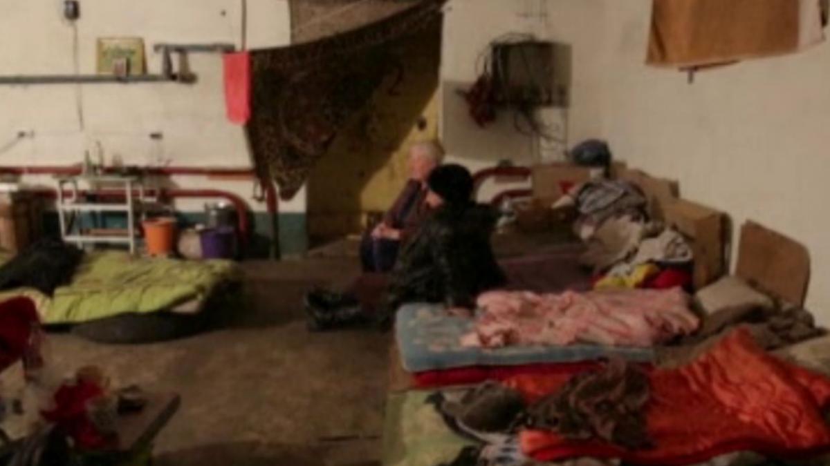 copiii care traiesc intr un buncar din donetk cred ca armata ii ataca si fascistii sunt la putere