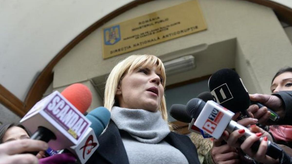 elena udrea si a luat bodyguarzi care sa o pazeasca non stop