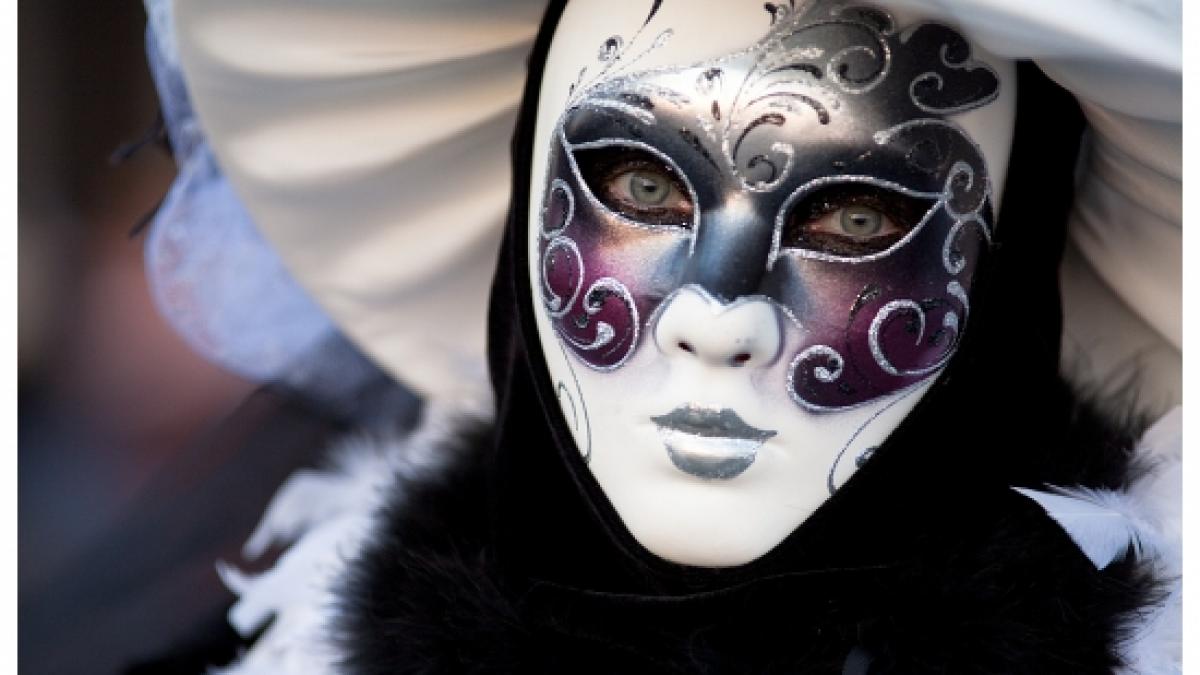 a inceput carnavalul de la venetia tema din acest an este cea mai delicioasa sarbatoare din lume