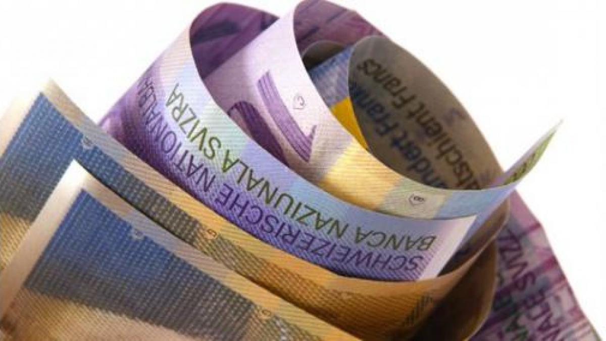 francul continua sa se deprecieze usor a ajuns la 4 1766 lei