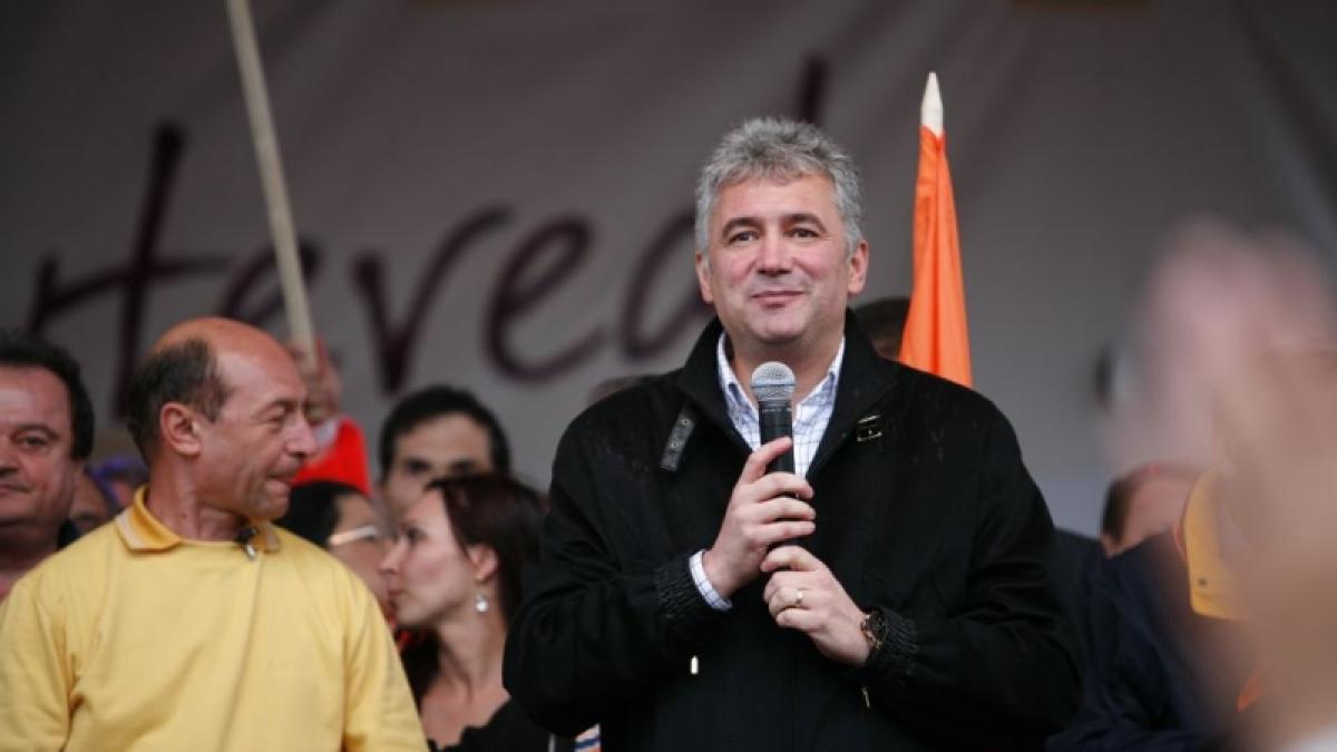 cine merge pe inserat la traian basescu acasa sotia lui videanu primita la vila lac3 resedinta