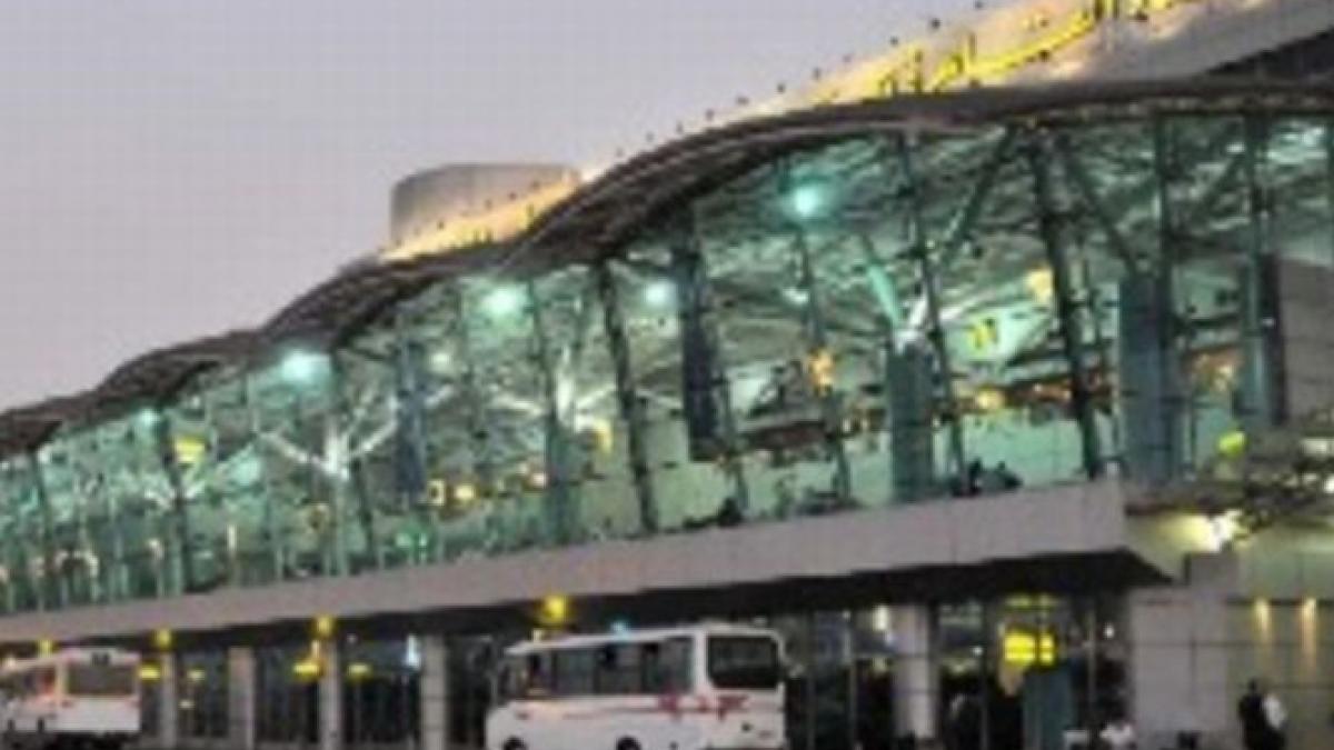doua bombe descoperite in aeroportul din cairo politia a sporit masurile de securitate