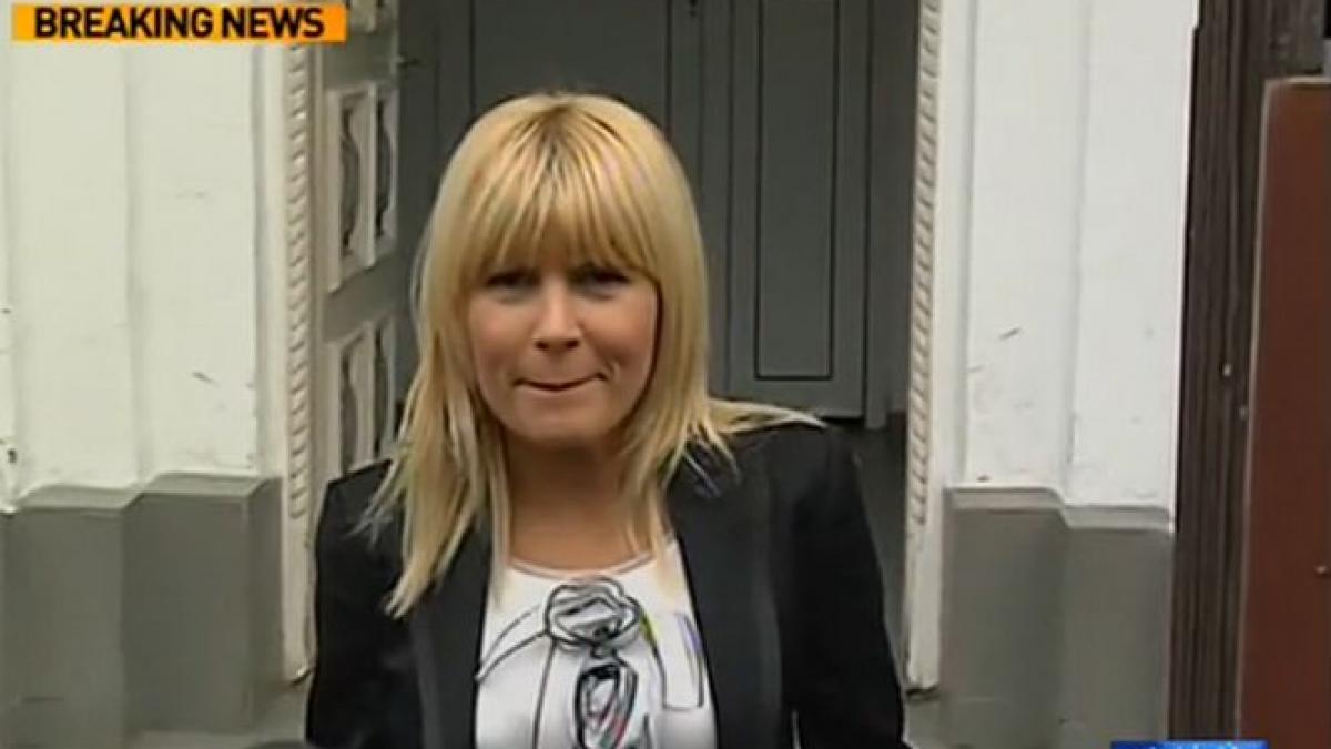 elena udrea huiduita in fata sectiei de politie