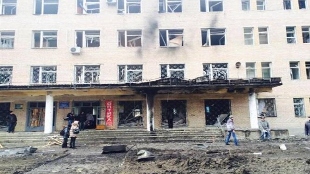un spital din donetsk a fost lovit de tiruri de artilerie cel putin 15 persoane au murit