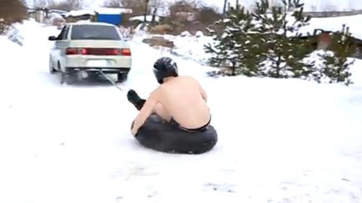 curaj sau nebunie cum se distreaza rusii pe un ger de crapa pietrele