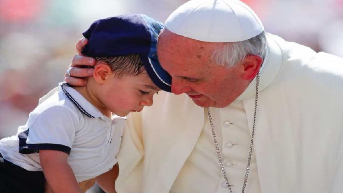 papa francisc cere prelatilor catolici sa coopereze cu comisia care ancheteaza abuzurile sexuale