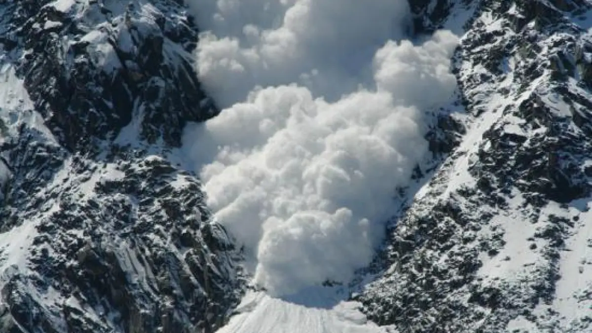 cod galben de ninsori si viscol in sudul tarii risc insemnat de avalanse in fagaras si bucegi