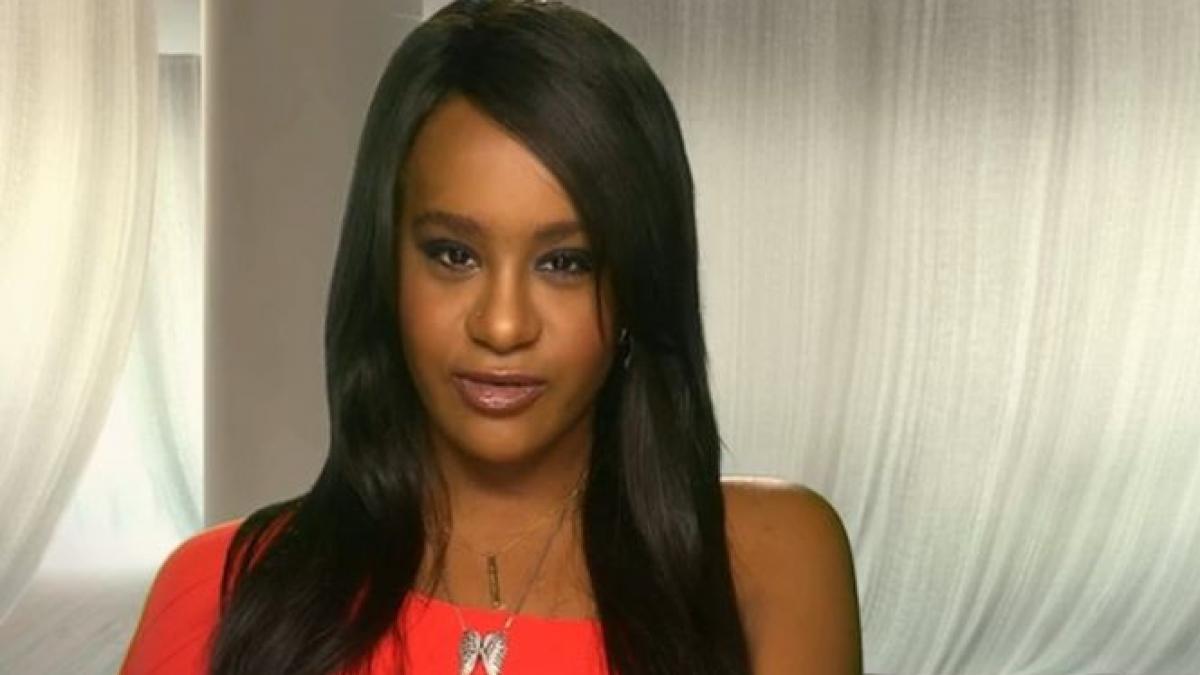 fiica lui whitney houston la un pas sa moara ca si mama ei