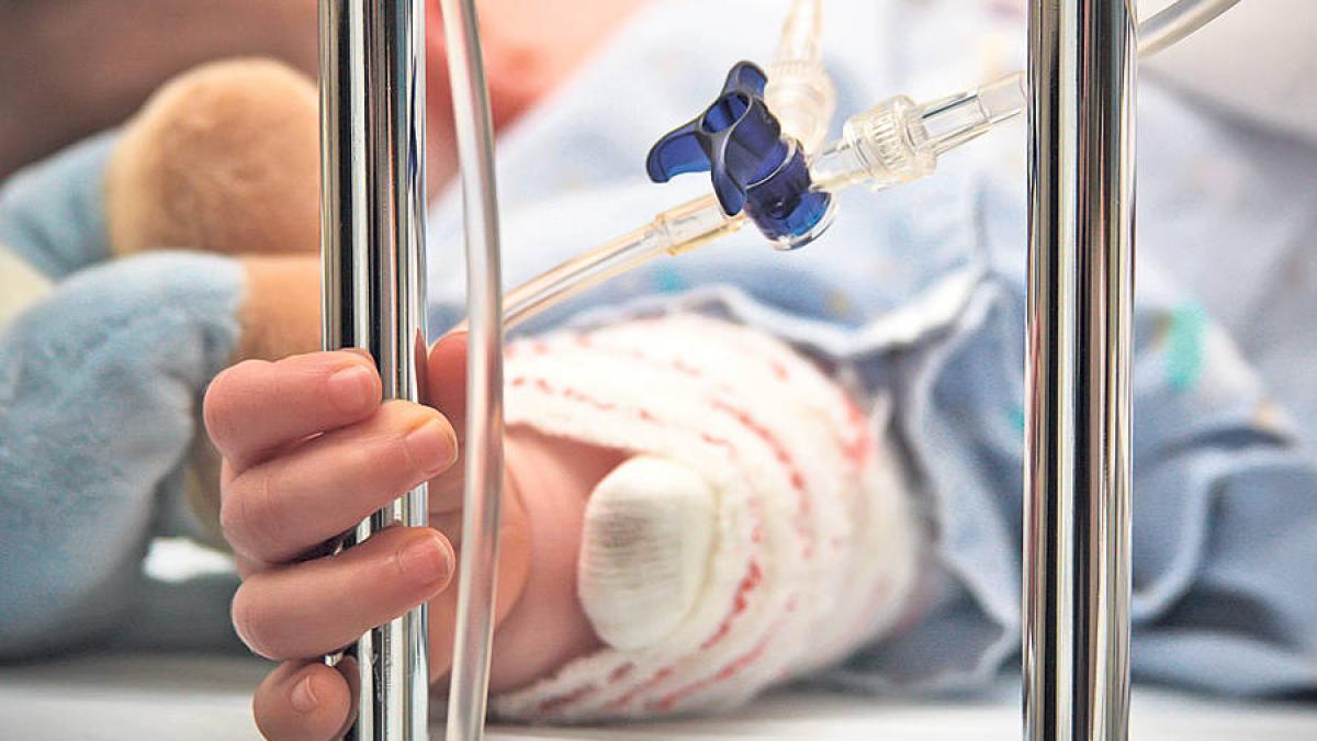 o fetita de trei ani a ajuns in stare grava la spital a fost batuta cu facaletul de asistenta