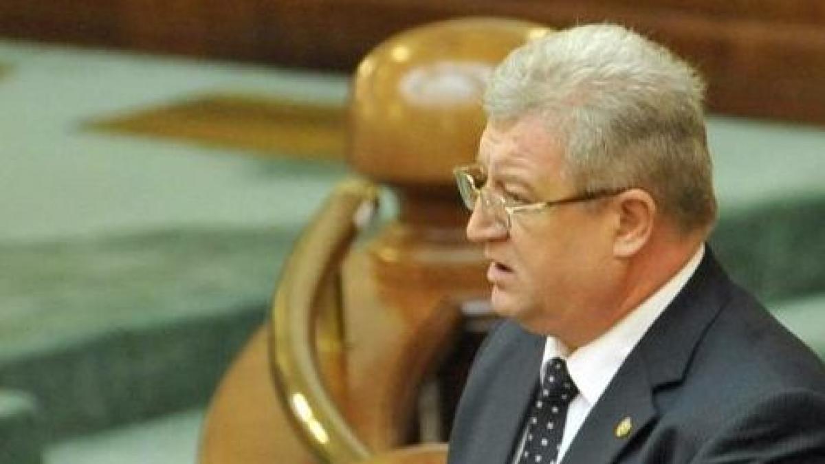 fost ofiter de contraspionaj cred ca gestul elenei udrea este incarcat de repros si pasiune