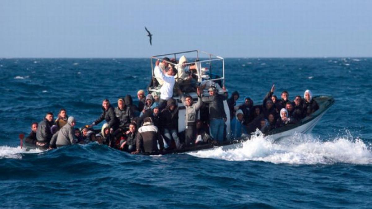 zeci de imigranti au murit de hipotermie dupa ce au fost gasiti in apele marii mediterane