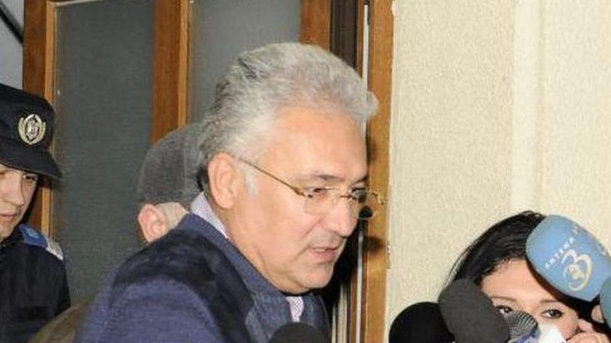 adriean videanu da cu subsemnatul la politie