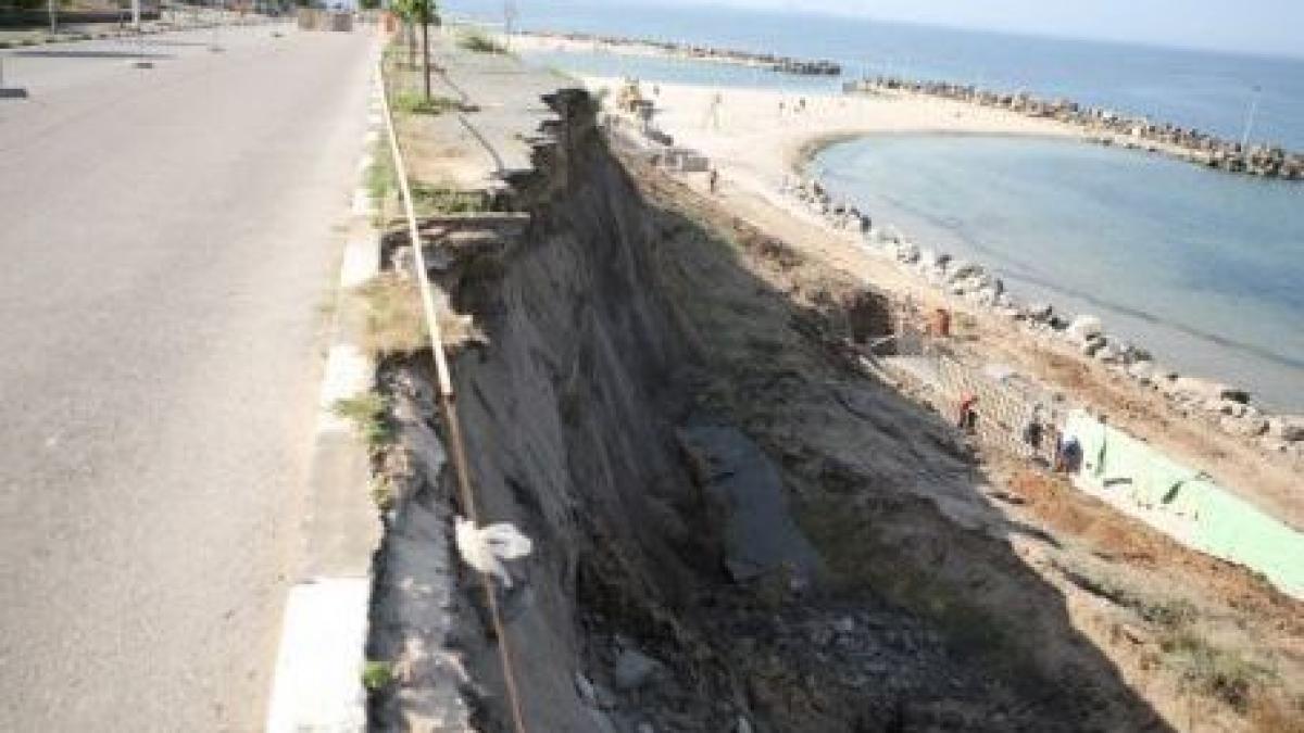 faleza statiunii eforie nord aproape de dezastru