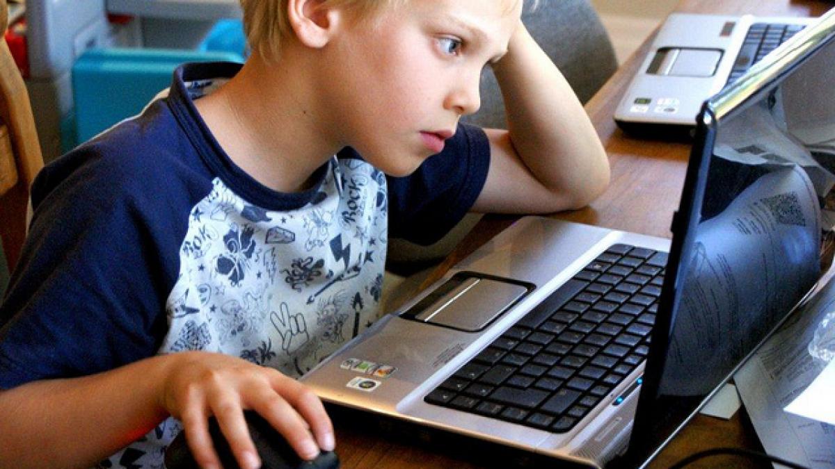 peste 50 dintre copiii romani afirma ca au vazut sau au primit mesaje cu continut sexual