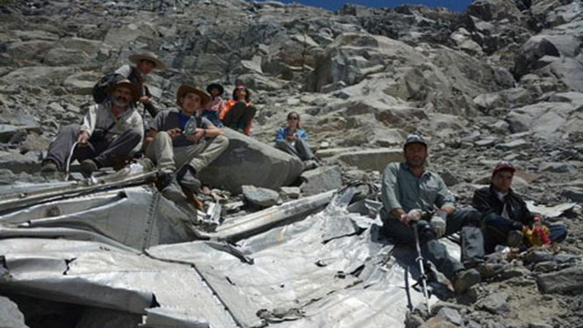 un avion cu staruri fotbalistice la bord a fost gasit la 54 de ani dupa disparitie povestea trebuie