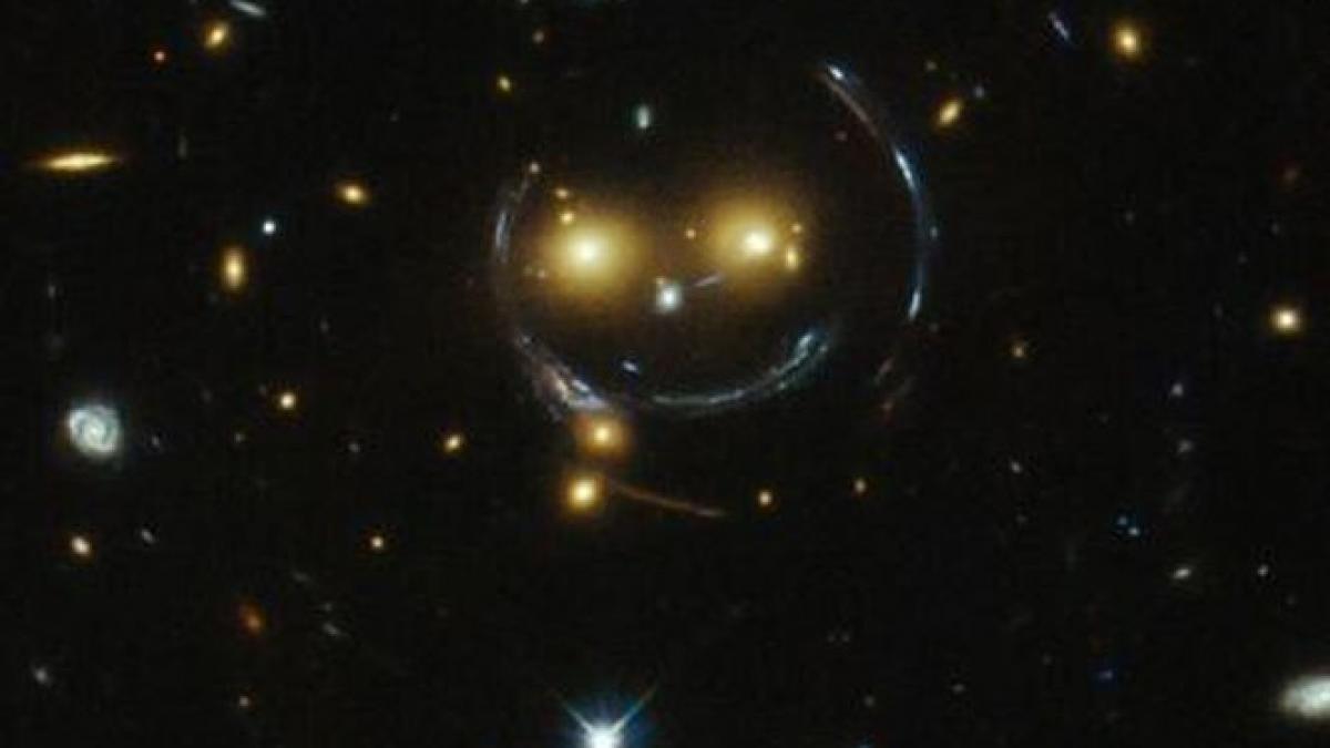 un zambet galactic surprins de telescopul hubble