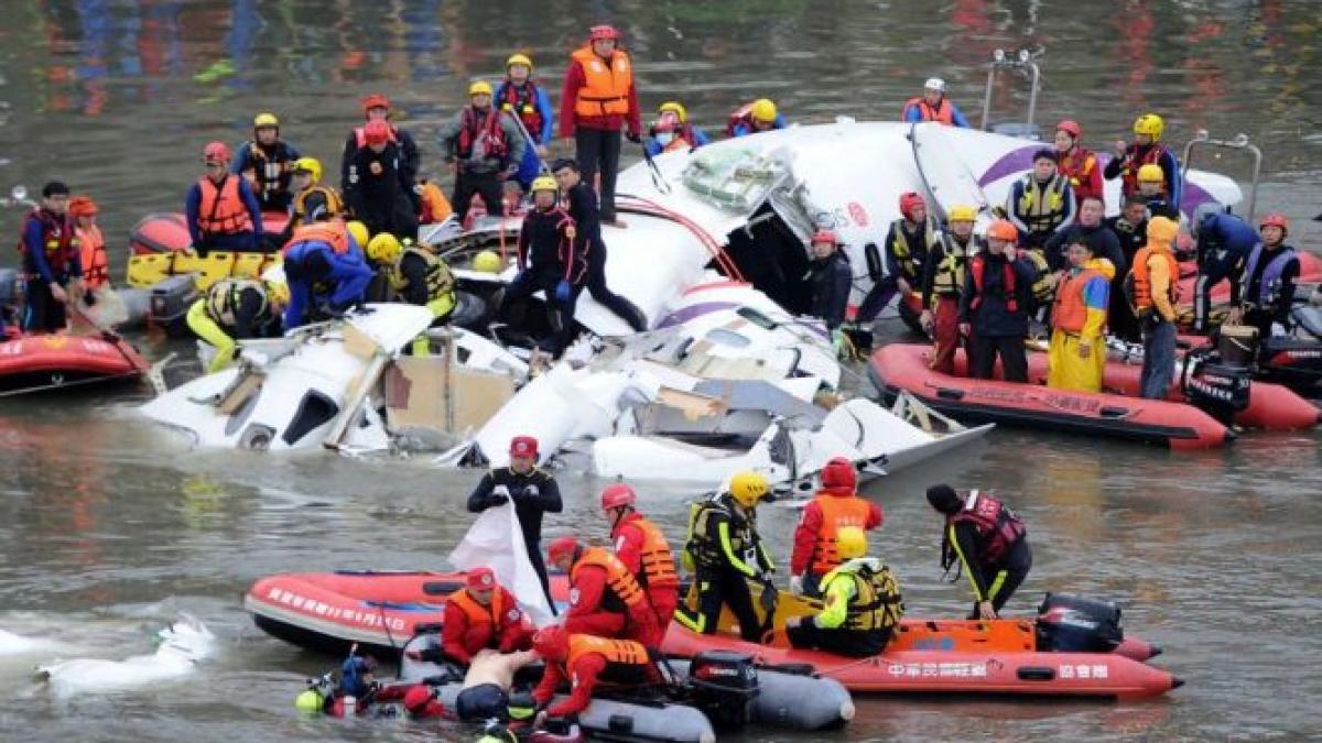 10 piloti transasia au fost suspendati dupa ce au picat un examen de practica aeronautica