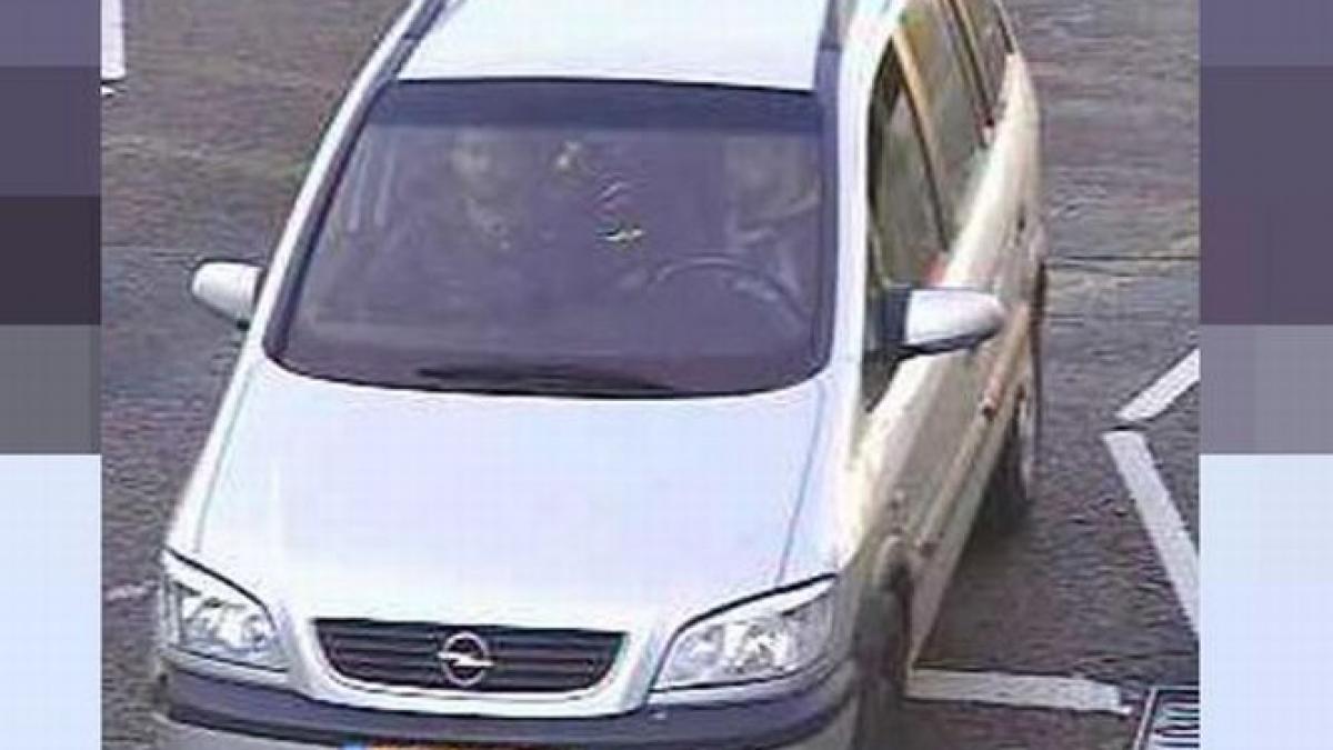 doi romani care ar fi amenintat ca vor decapita militari cautati prin interpol de autoritatile