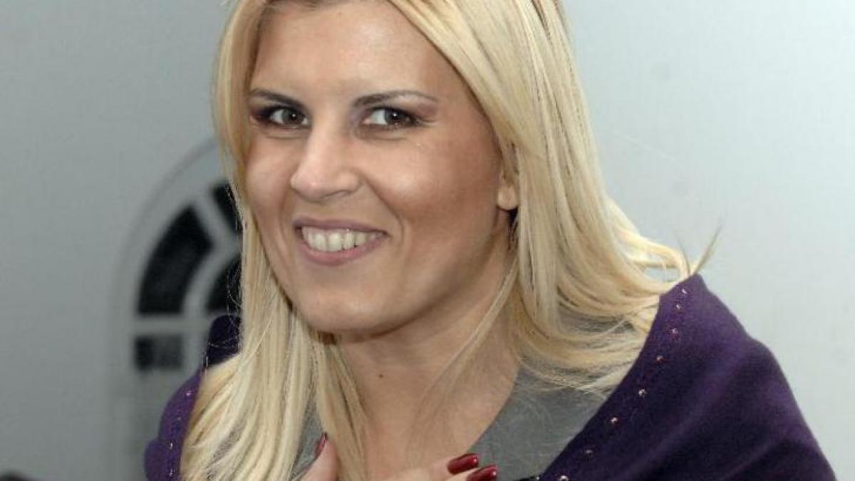 udrea muza pentru manelisti nimeni nu o sa scapeee ca udrea are dreptateeee