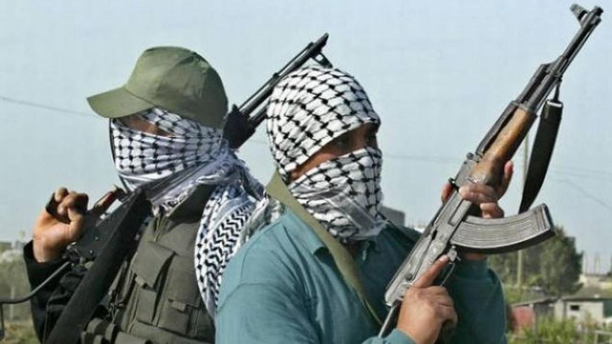 al qaeda a preluat controlul asupra unei baze militare din yemen 7 soldati au murit in schimbul de