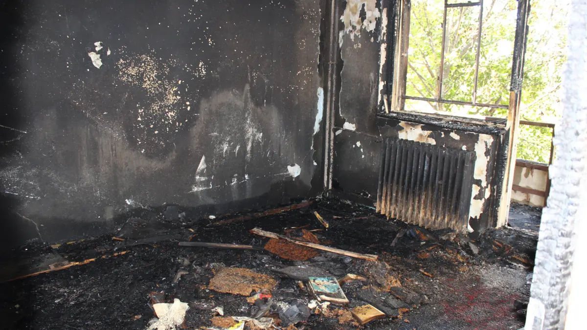 doi batrani au murit dupa ce buteliile le au explodat in casa tavanul s a prabusit peste ei