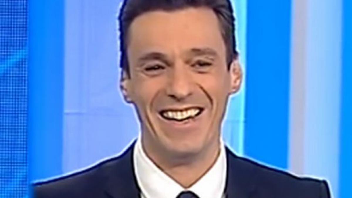 mircea badea ofera o noua explicatie gestului cu degetul la nas facut de udrea