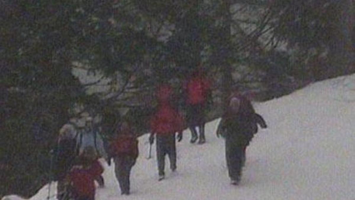 turisti salvati de salvamontisti dupa ce au stat blocati ore intregi in masivul bucegi