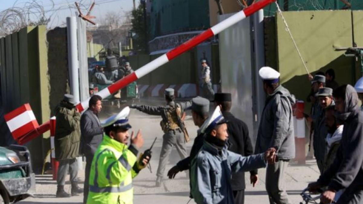 cel putin 20 de politisti afgani au murit dupa un atac al teroristilor talibani