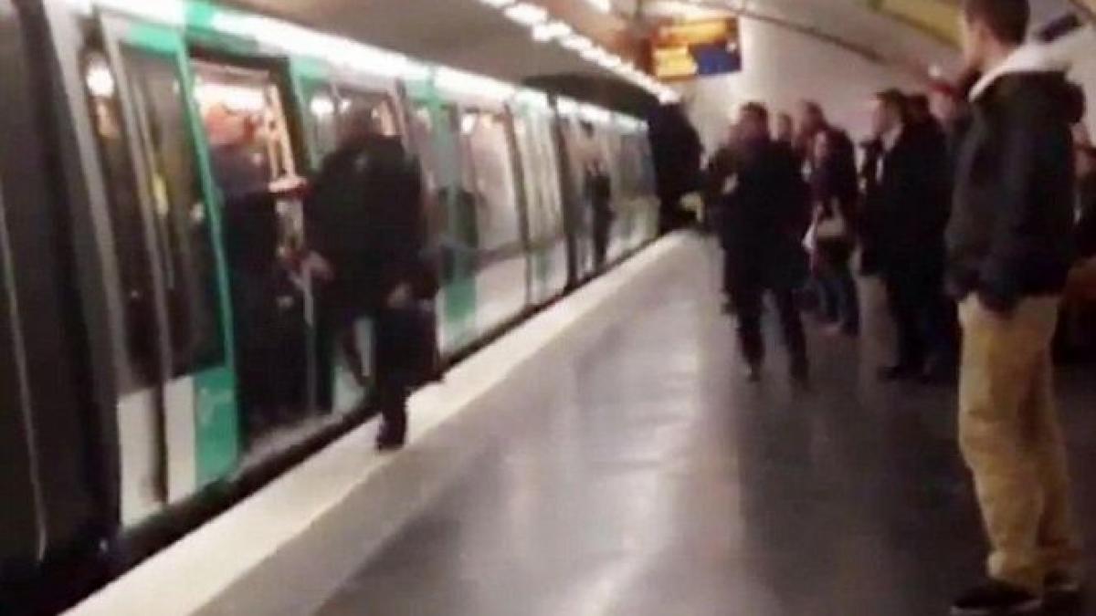 chelsea condamna comportamentul rasist al fanilor sai din metroul parizian video