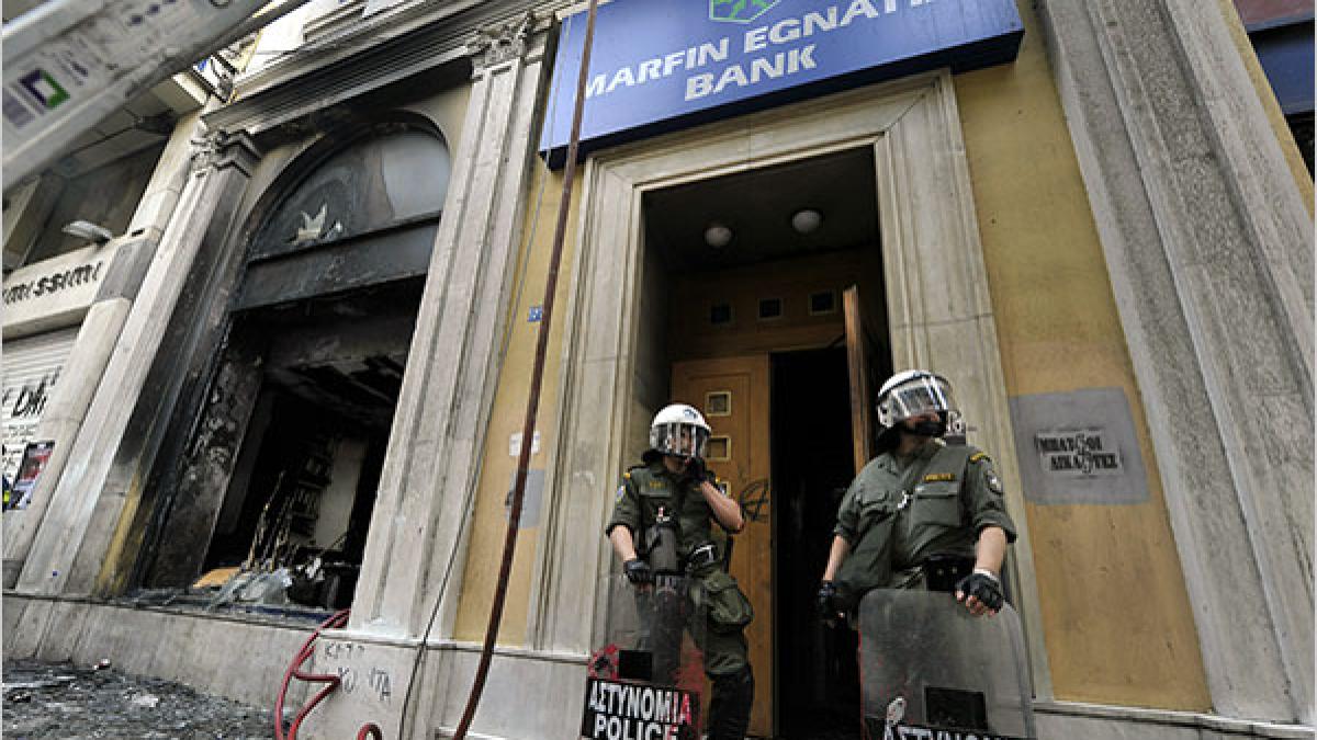 grecia este pe marginea prapastiei ce se intampla cu bancile din tara dupa deciziile luate de