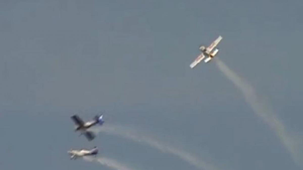 momente dramatice la un spectacol aviatic din india o manevra periculoasa se putea termina tragic