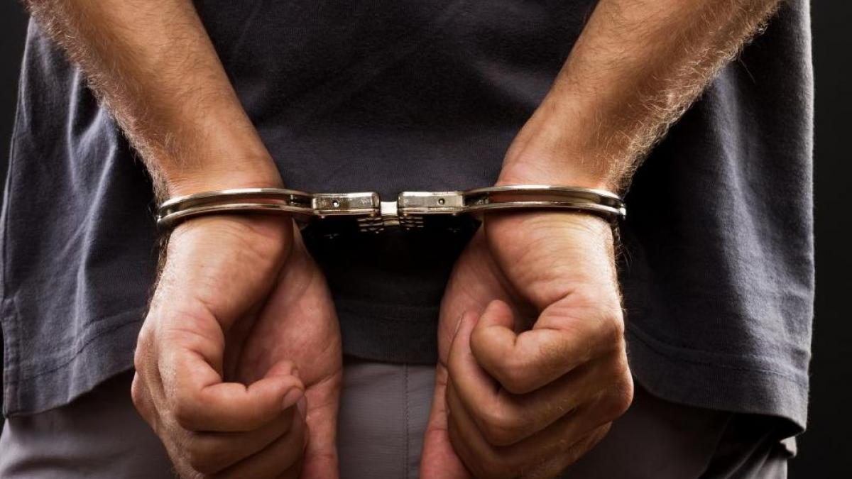 sapte cetateni romani retinuti in franta dupa un furt dintr o locuinta