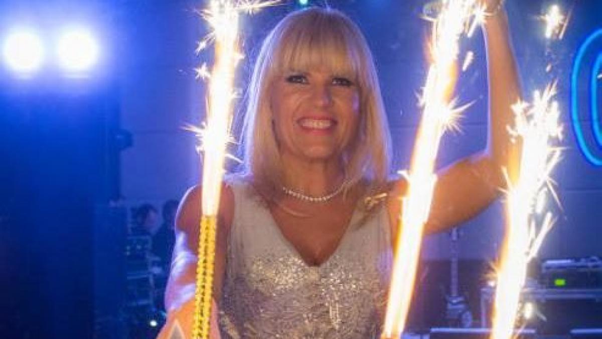 ultimul mesaj postat de elena udrea azi pe facebook ar fi corect sa nu mai vedem asta