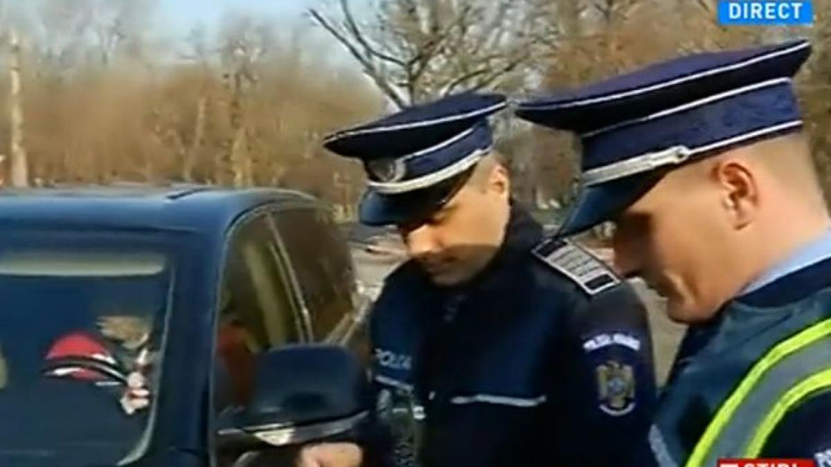 masina in care se afla elena udrea oprita in trafic