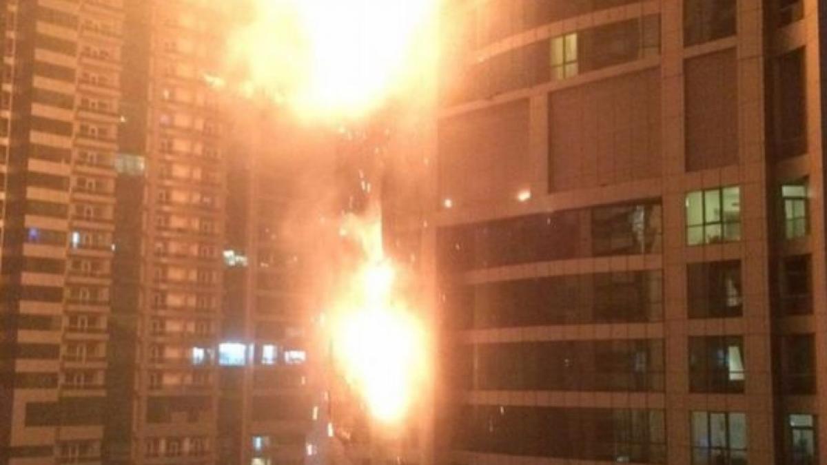 un puternic incendiu a provocat panica in dubai