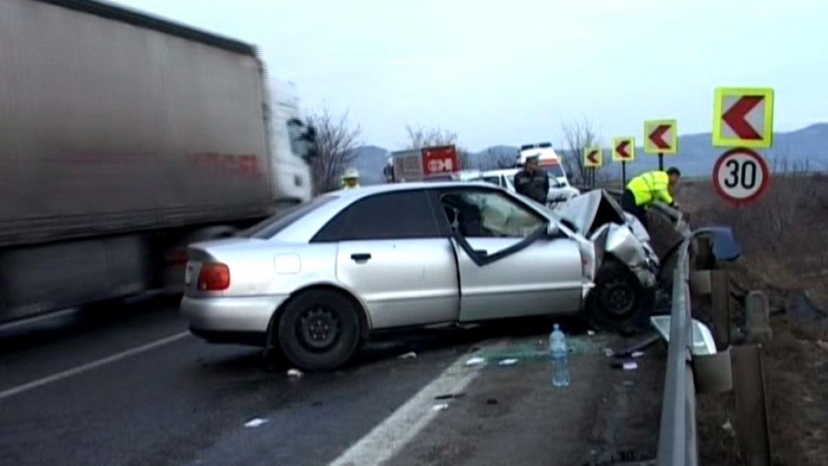 accident cu doi morti si sase raniti impactul a fost atat de puternic incat o masina a fost