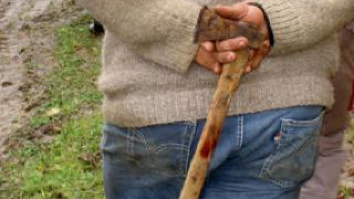 un barbat a fost macelarit cu topoare ca sa nu depuna marturie