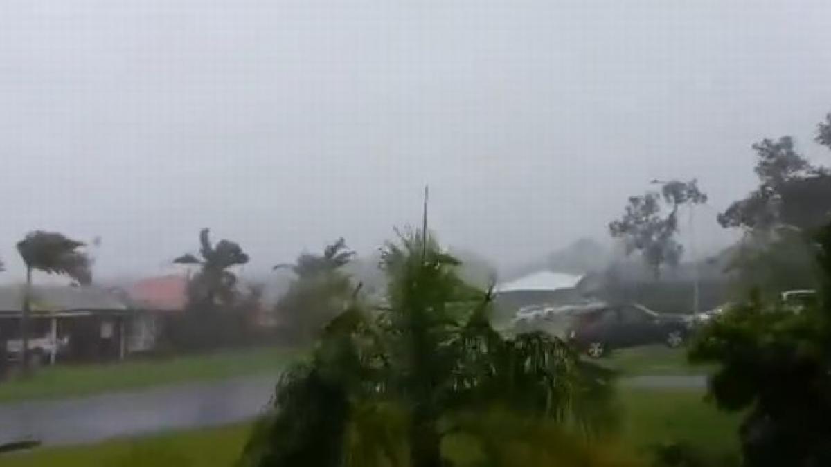 ciclonul marcia a avariat peste 1 000 de locuinte in australia in 350 dintre ele nu se mai poate