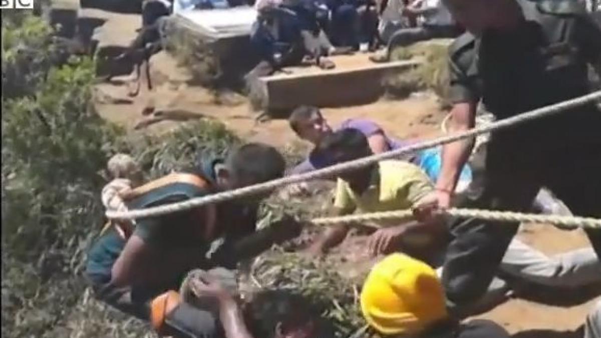 un olandez a supravietuit dupa ce a cazut in gol de la 2 000 de metri in sri lanka imagini cu