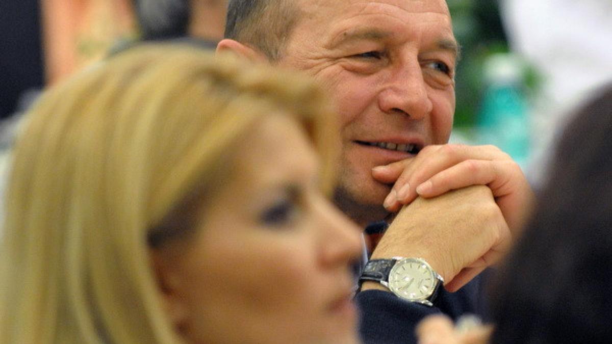 ce facea traian basescu in timp ce udrea voia mila colegilor parlamentari mesajul secret transmis
