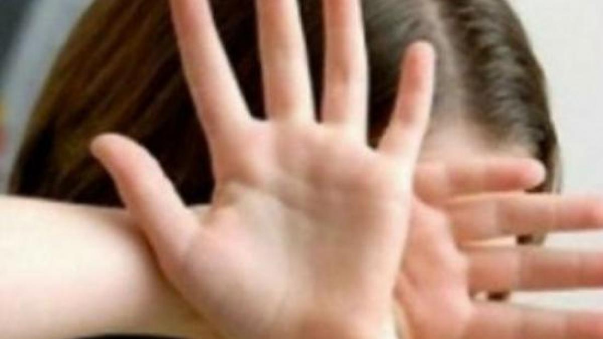 sibian cercetat pentru ca si ar fi violat fiica de 1 ani si 10 luni si ar fi publicat imaginile pe