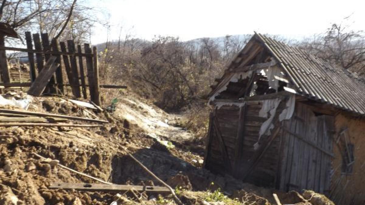 oamenii dintr o localitate mehedinteana in pericol de a fi inghititi de pamant