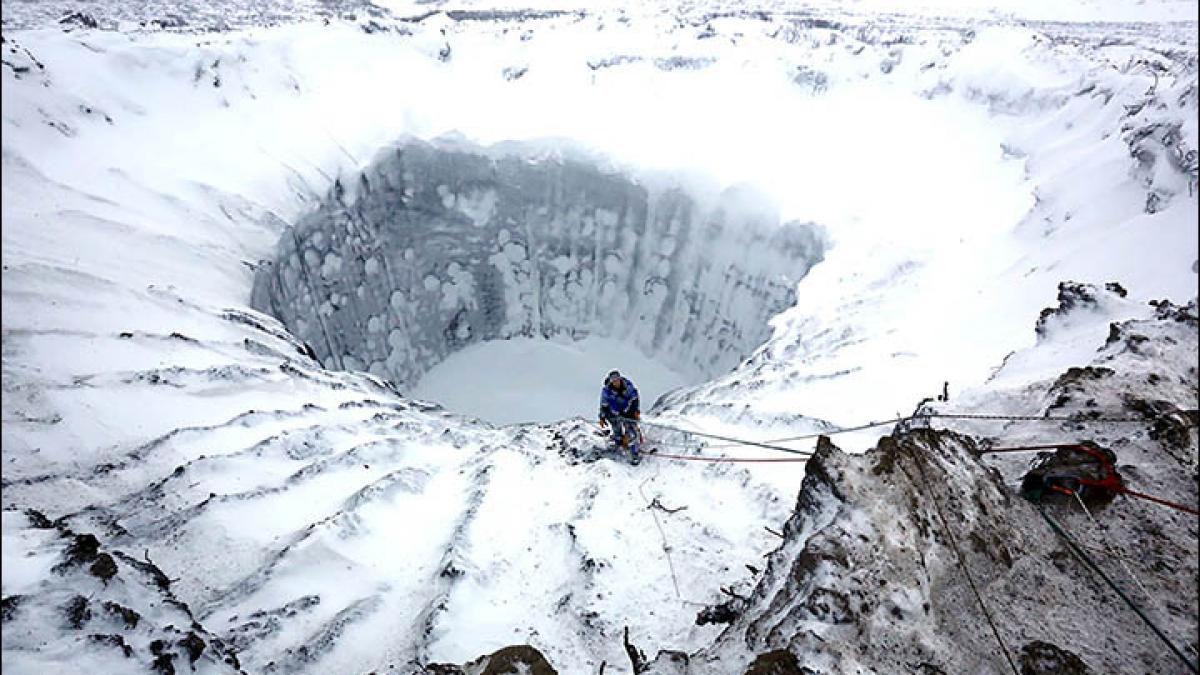 ce se intampla in siberia nimeni nu stie din ce cauza apar craterele in pamant